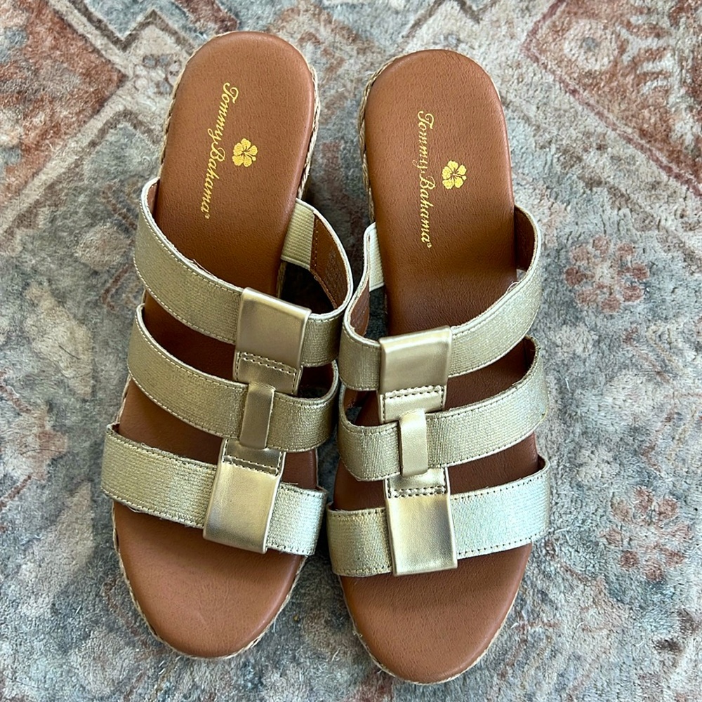 Tommy Bahama Metallic Gold Stephanie Wedge Sandals Size 8.5”